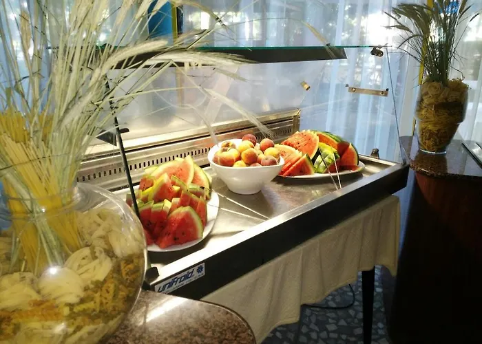 מלון Diana Hotel 2*